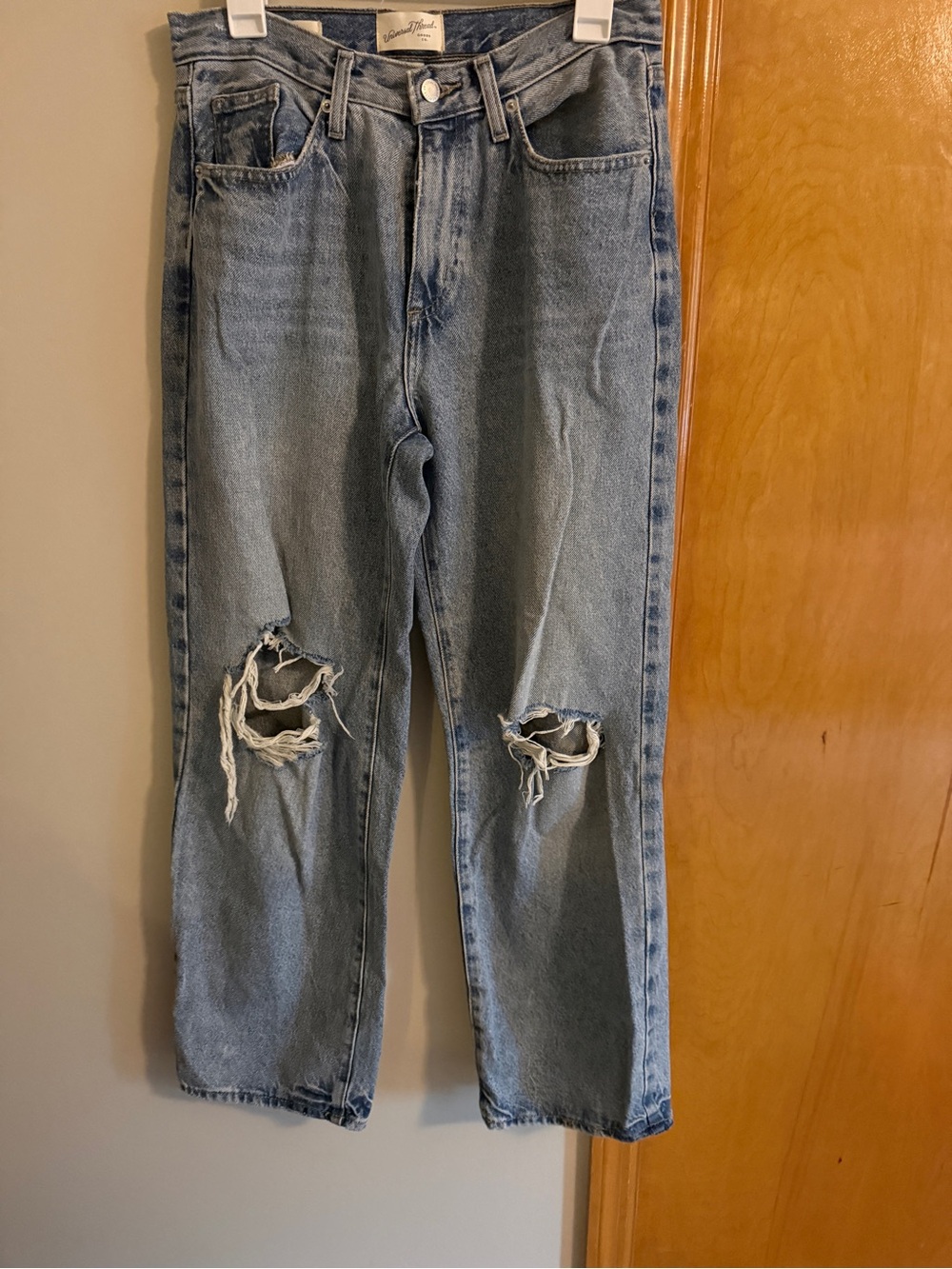 Universal Thread Light Wash High-Rise Relaxed Jeans with Knee Rips